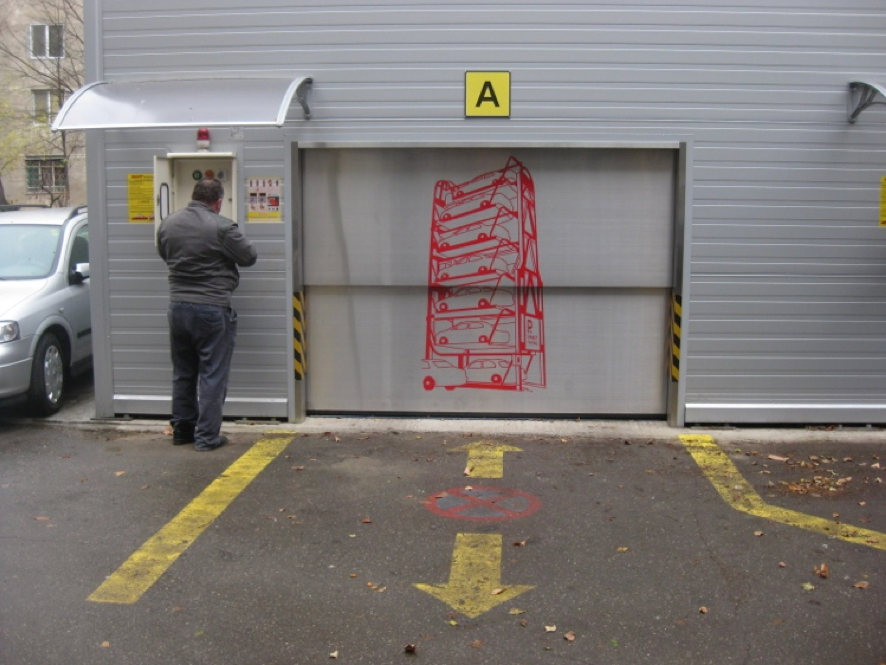 PROGRAMMABLE ACCESS DOOR